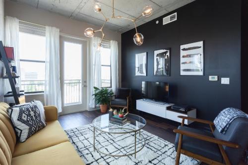 Sleek & Stylish 2bd Apartment