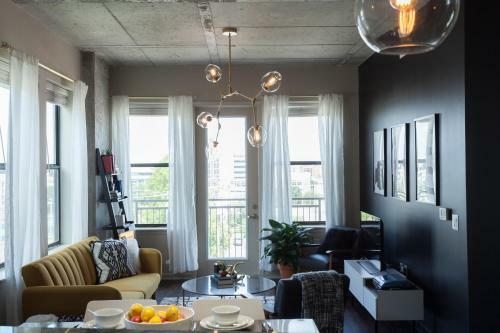 Sleek & Stylish 2bd Apartment