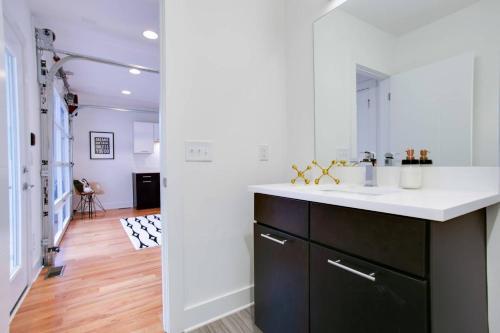 10 Bed, 3.5 Bath Roof Deck Home
