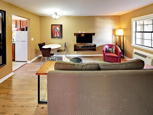 Landmark Mcmillin Court Apartment 2