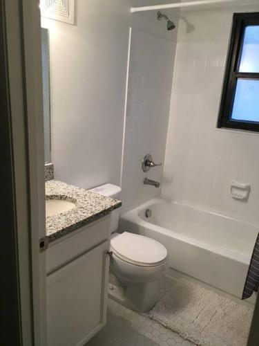 Apartamento Mid Modern Downtown Condo #239