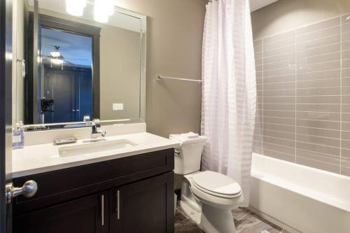 Villa Minutes From Downtown