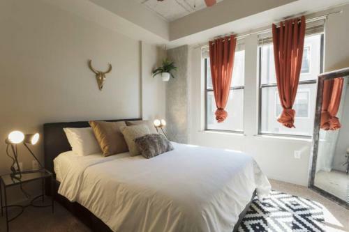 Chic West End Apartment
