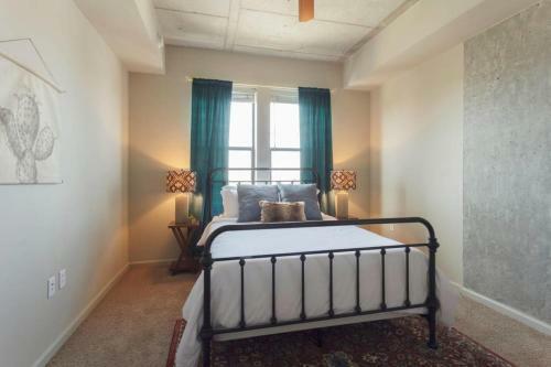 Chic West End Apartment
