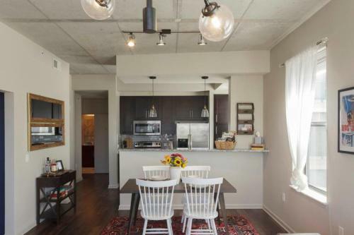 Chic West End Apartment