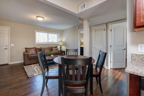 Apartamento 2nd Ave S Condo Unit 7