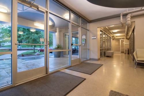 Apartamento 1 Bedroom Downtown Condo