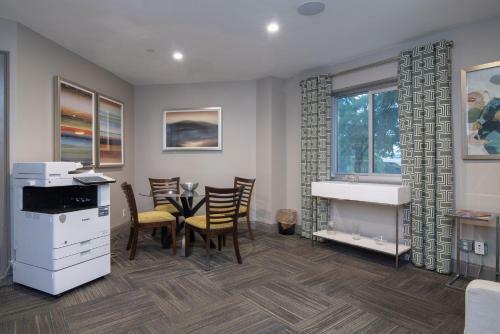 Apartamento 1 Bedroom Downtown Condo