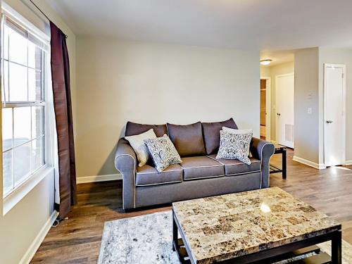 4th Avenue South Apartment Apts