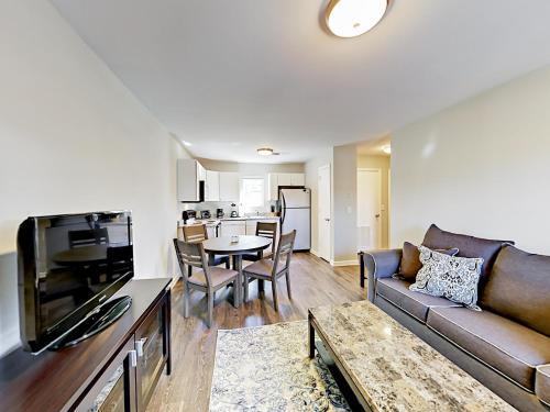 4th Avenue South Apartment Apts