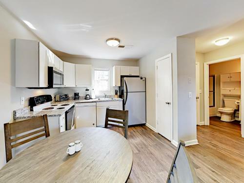 4th Avenue South Apartment Apts