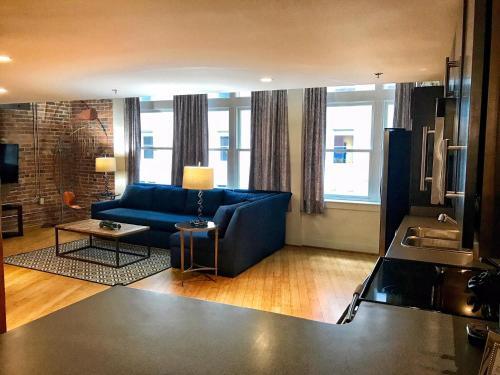 Music City Loft Elvis