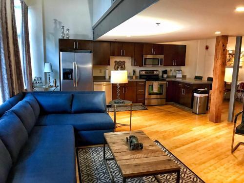 Music City Loft Elvis