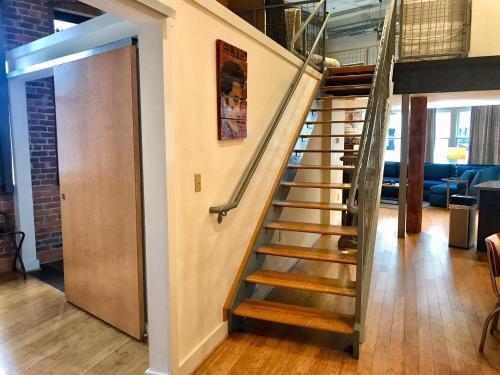 Music City Loft Elvis
