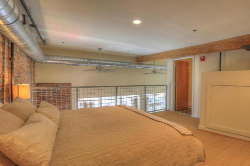 Music City Loft Elvis