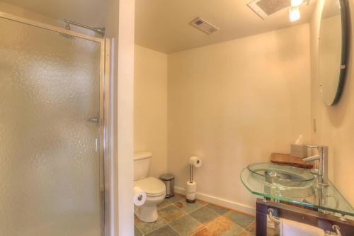 Music City Loft Elvis