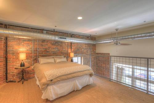 Music City Loft Elvis