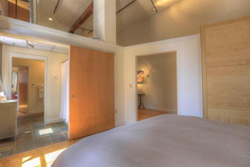 Music City Loft Elvis