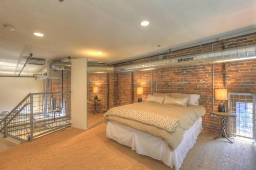 Music City Loft Elvis