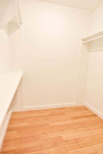 Three-bedroom, Three-bath Townhouse Over The River