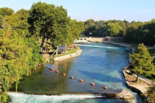 Apartamento Waterwheel River Condo