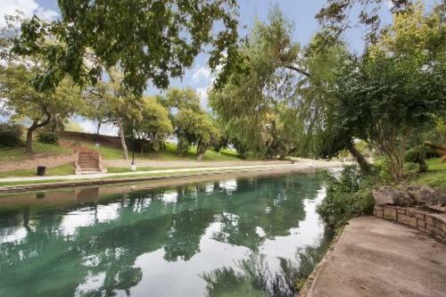 Comal River Cottages 403b