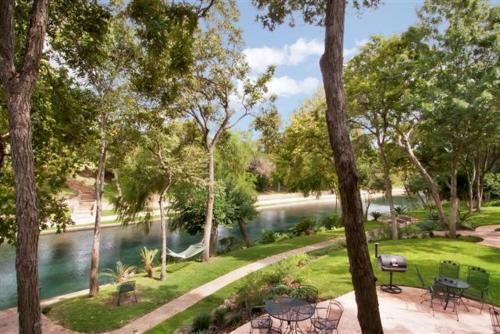 Comal River Cottages 403b