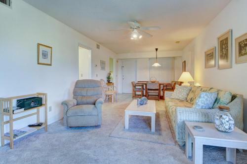 Sea Wood Coastal Hide Away