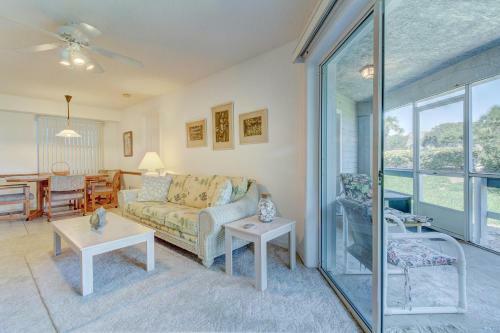 Sea Wood Coastal Hide Away