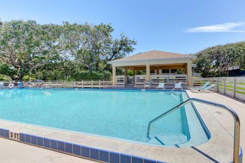 Sea Wood Coastal Hide Away