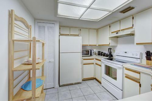 Sea Wood Coastal Hide Away
