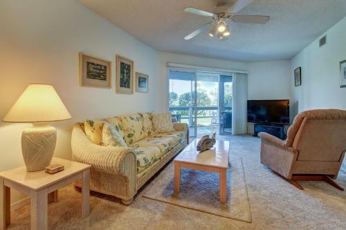 Sea Wood Coastal Hide Away