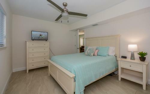 4717s - Gorgeous 4 Bedroom Pool Home