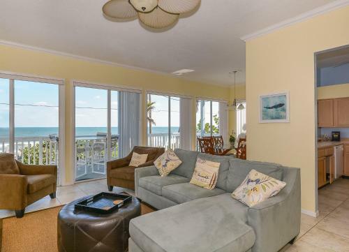 6368s - Atlantic Avenue Home