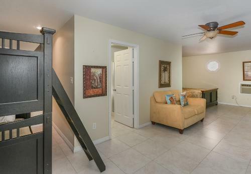 6368s - Atlantic Avenue Home