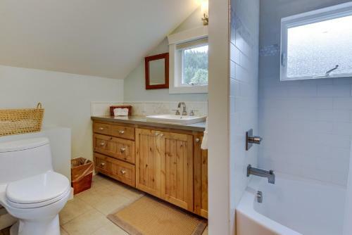 Parrett Mountain Farm House Retreat