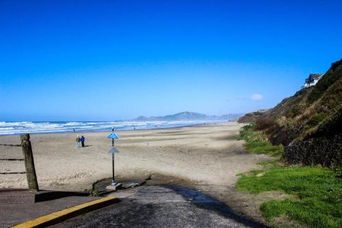 Beach Retreat -- Lower Retreat