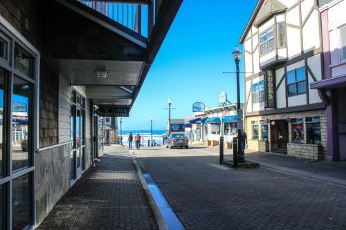 Beach Retreat -- Lower Retreat