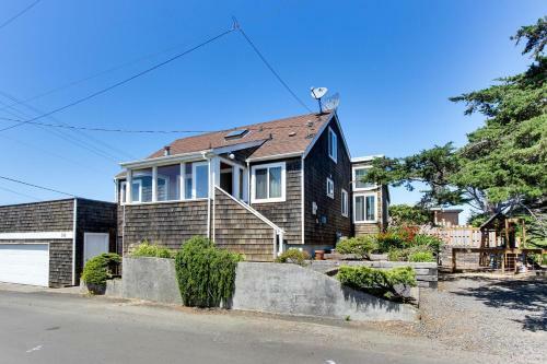 Newport's Cypress Oceanview Home