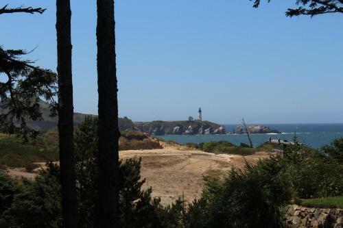 Yaquina Lighthouse View Beach Home