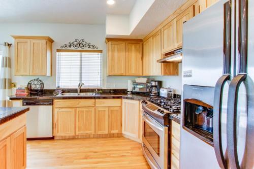 Yaquina Lighthouse View Beach Home