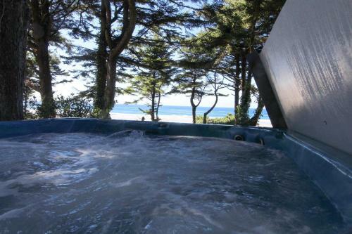 Agate Beach Oceanfront Lodge