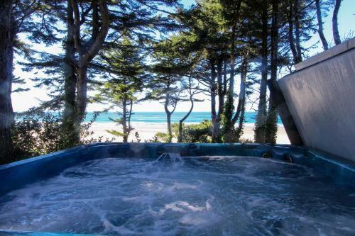 Agate Beach Oceanfront Lodge