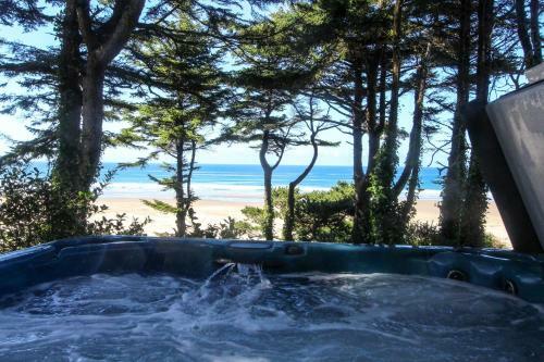 Agate Beach Oceanfront Lodge