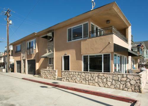 2314 W Ocean Front Ab (68217)