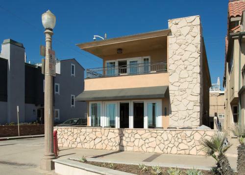 2314 W Ocean Front Ab (68217)