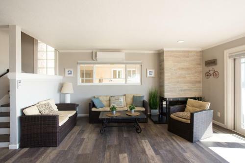 2314 W Ocean Front Ab (68217)