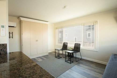 2314 W Ocean Front Ab (68217)