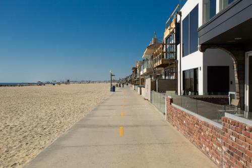 2314 W Ocean Front Ab (68217)