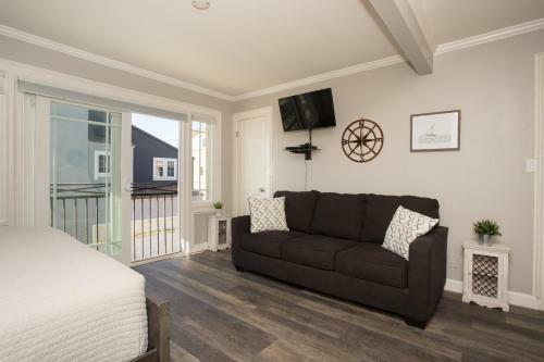 2314 W Ocean Front Ab (68217)